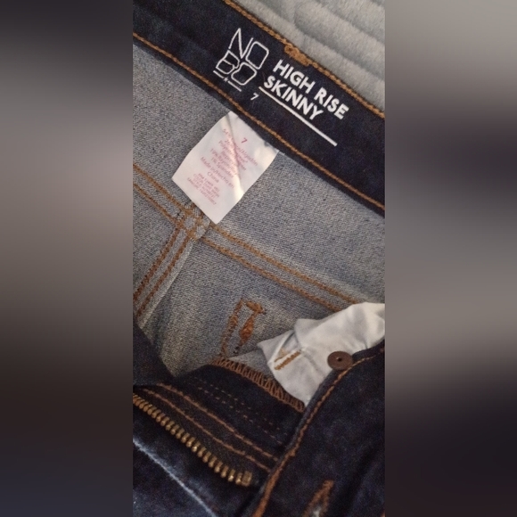 No Boundaries High Rise Skinny Dark Denim (7) jeggings - Picture 4 of 4